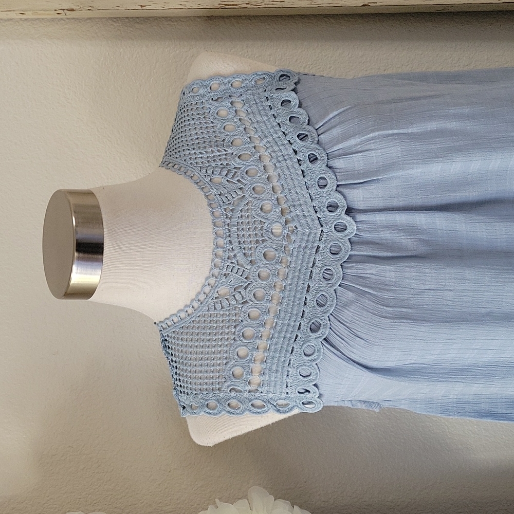 Anthropologie Flower and Feather  blue eyeler lace neck top twomen's size small - Picture 2 of 11